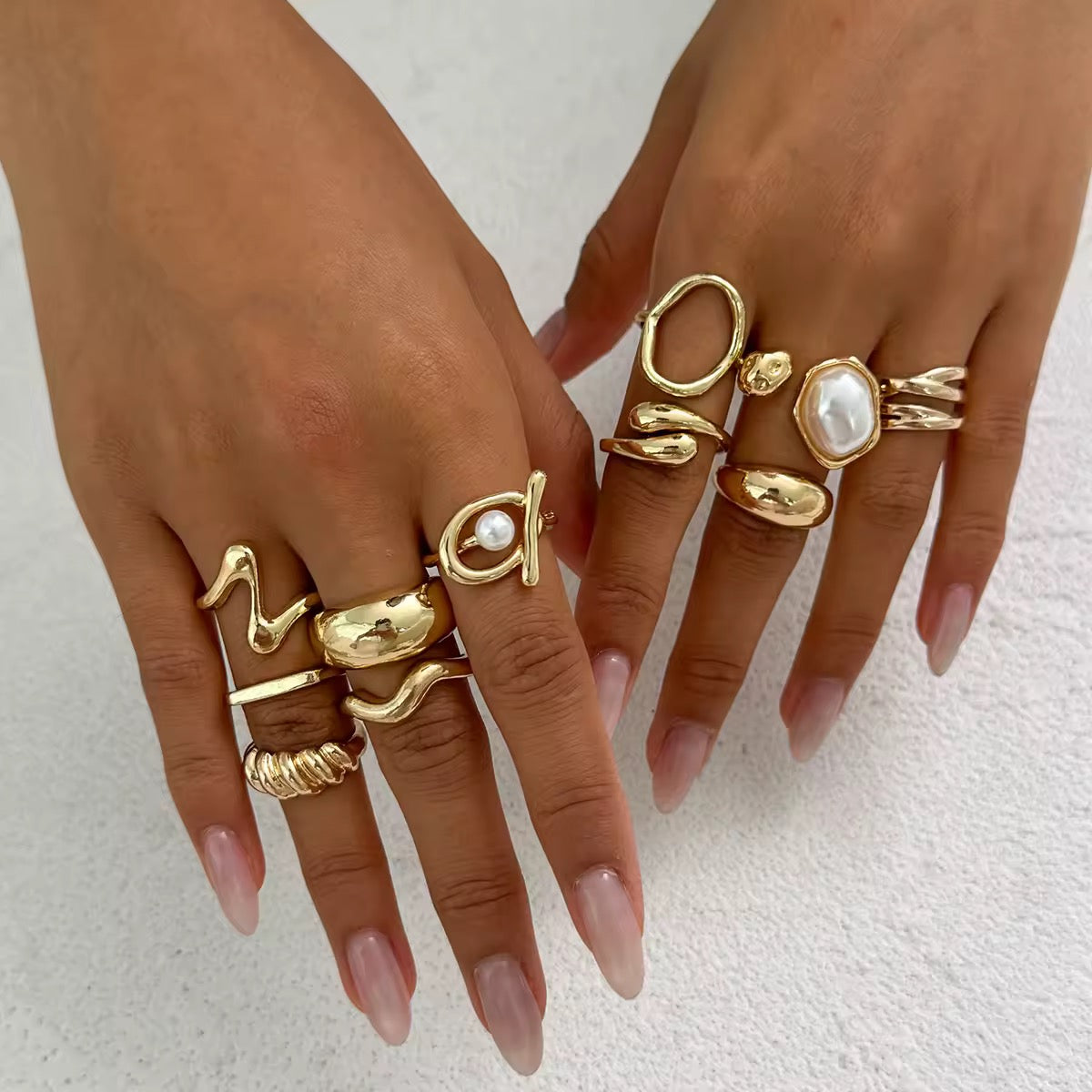Golden Glow                                 11-teiliges Ring-Set mit Perlen & geometrischem Design